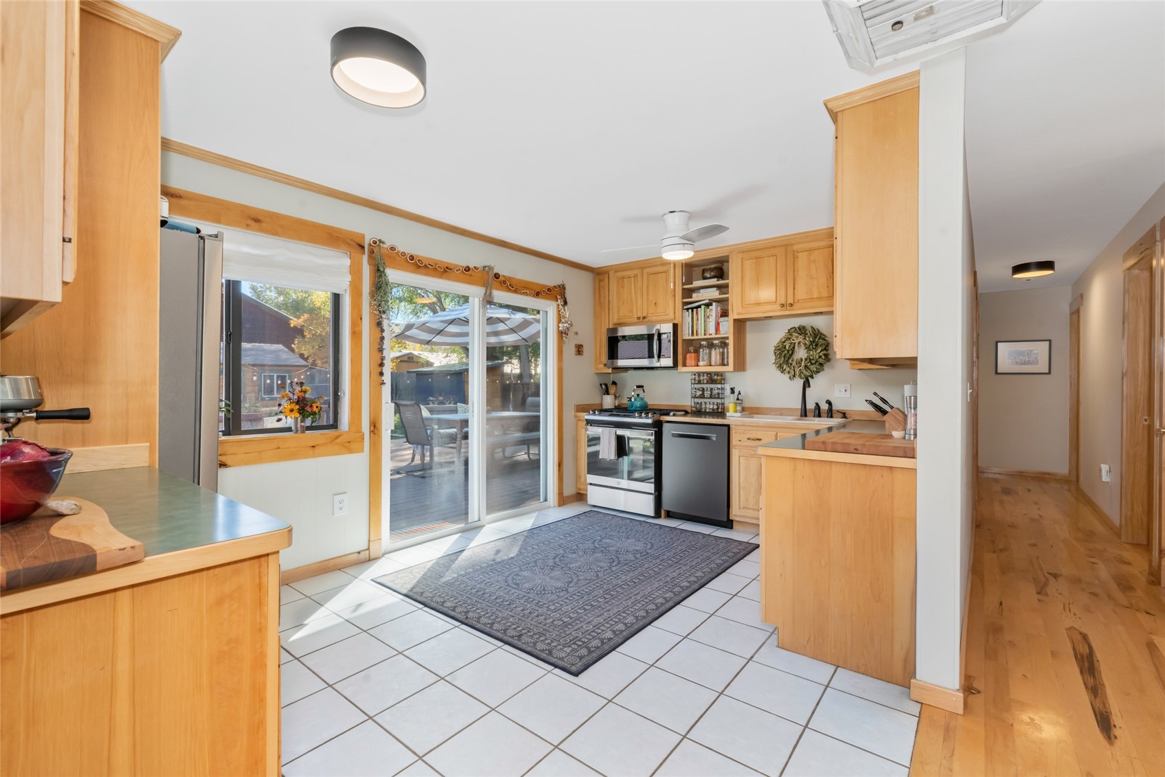 2685 Iris LANE
