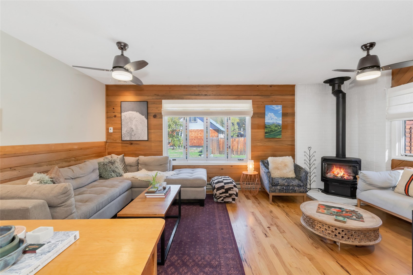 2685 Iris LANE