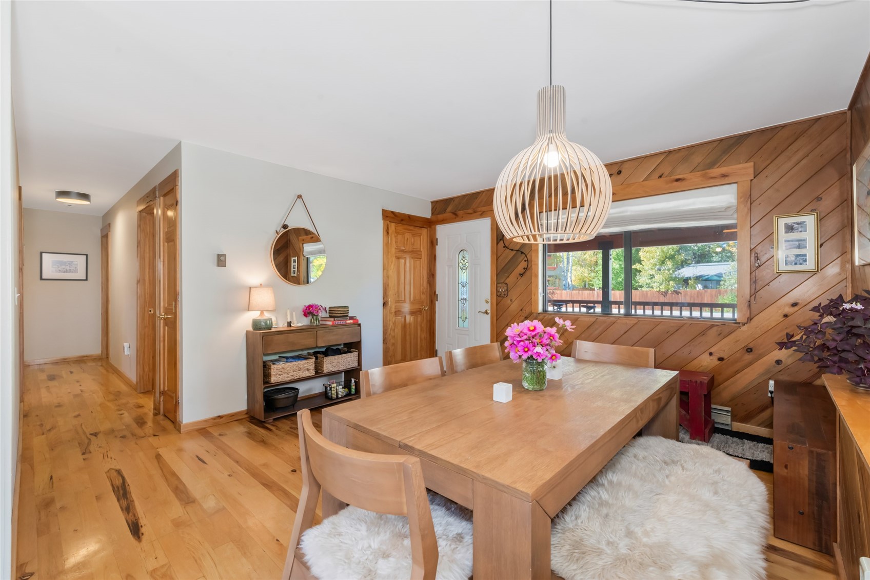 2685 Iris LANE