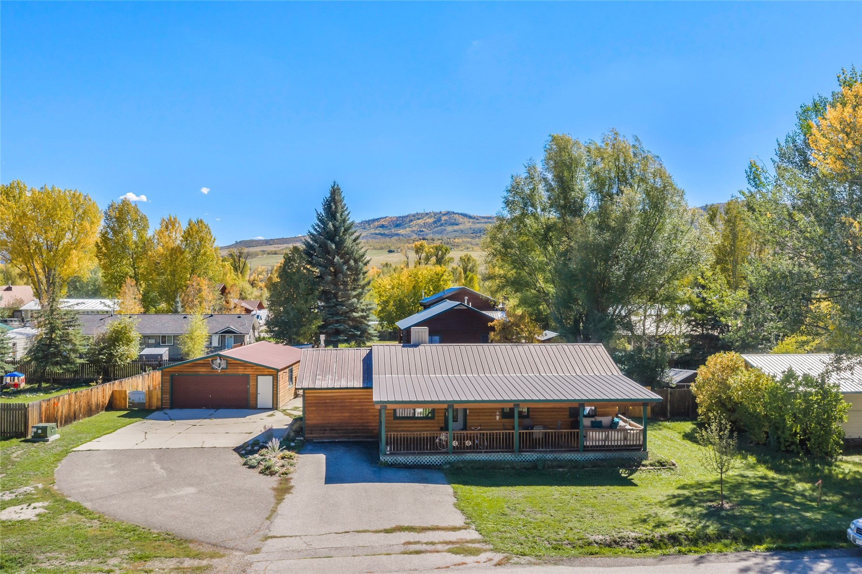 2685 Iris LANE