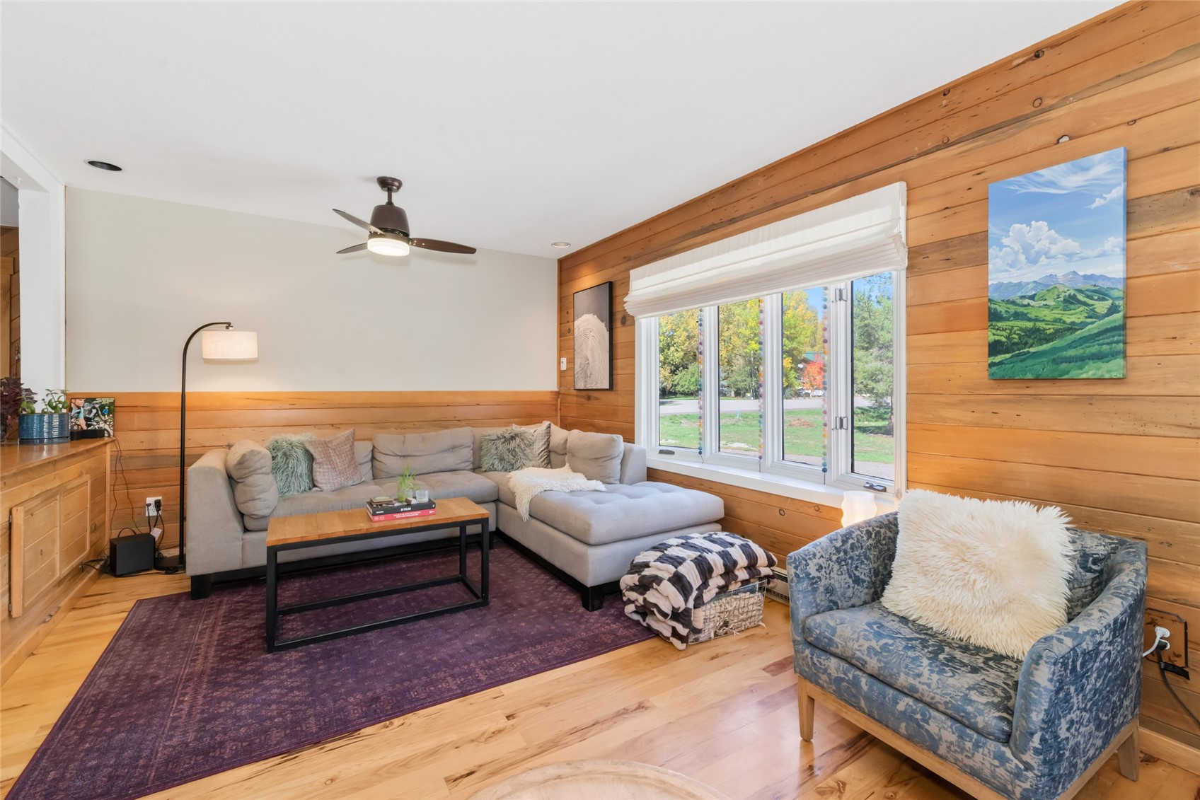 2685 Iris LANE