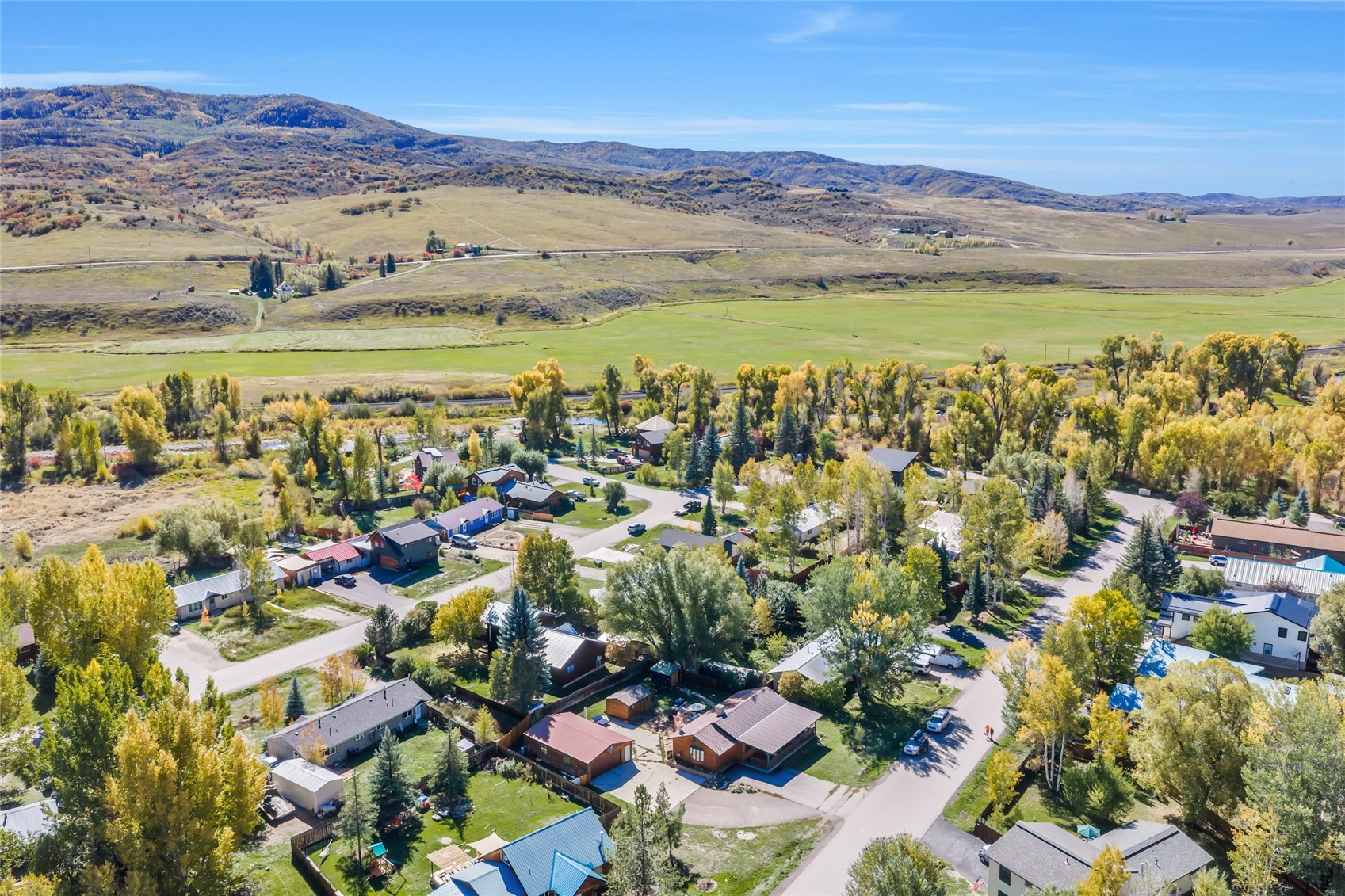 2685 Iris LANE