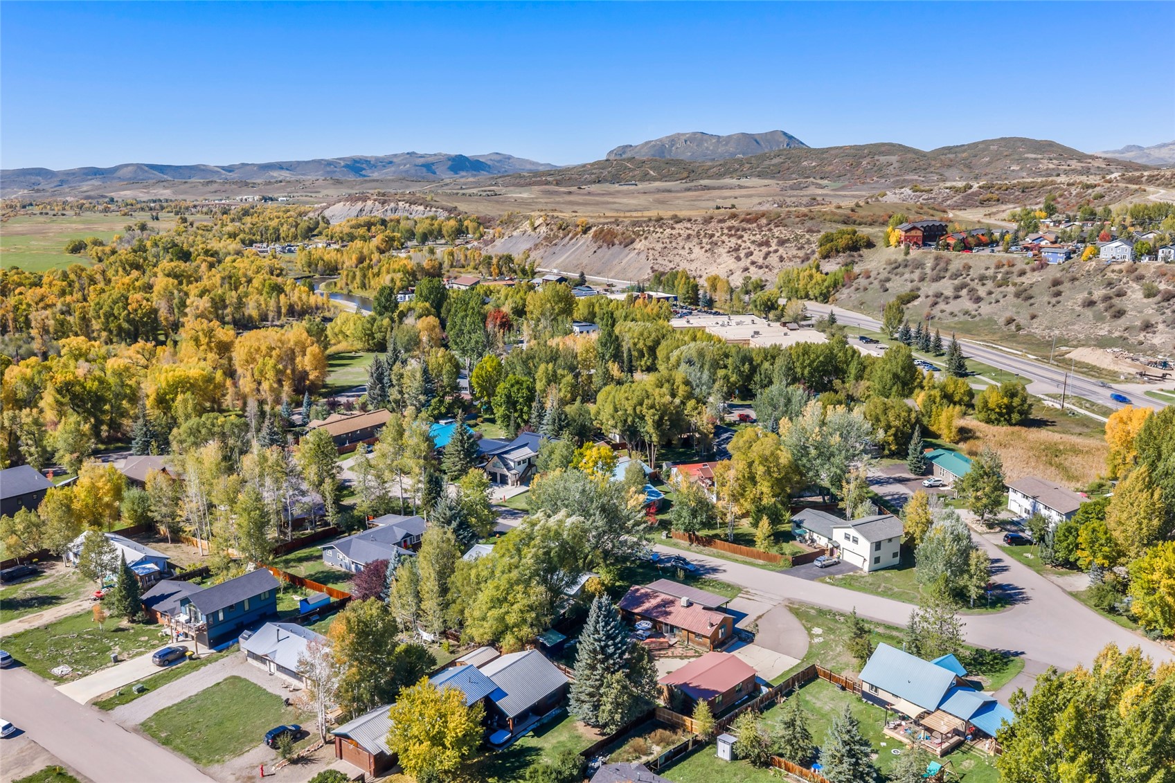 2685 Iris LANE