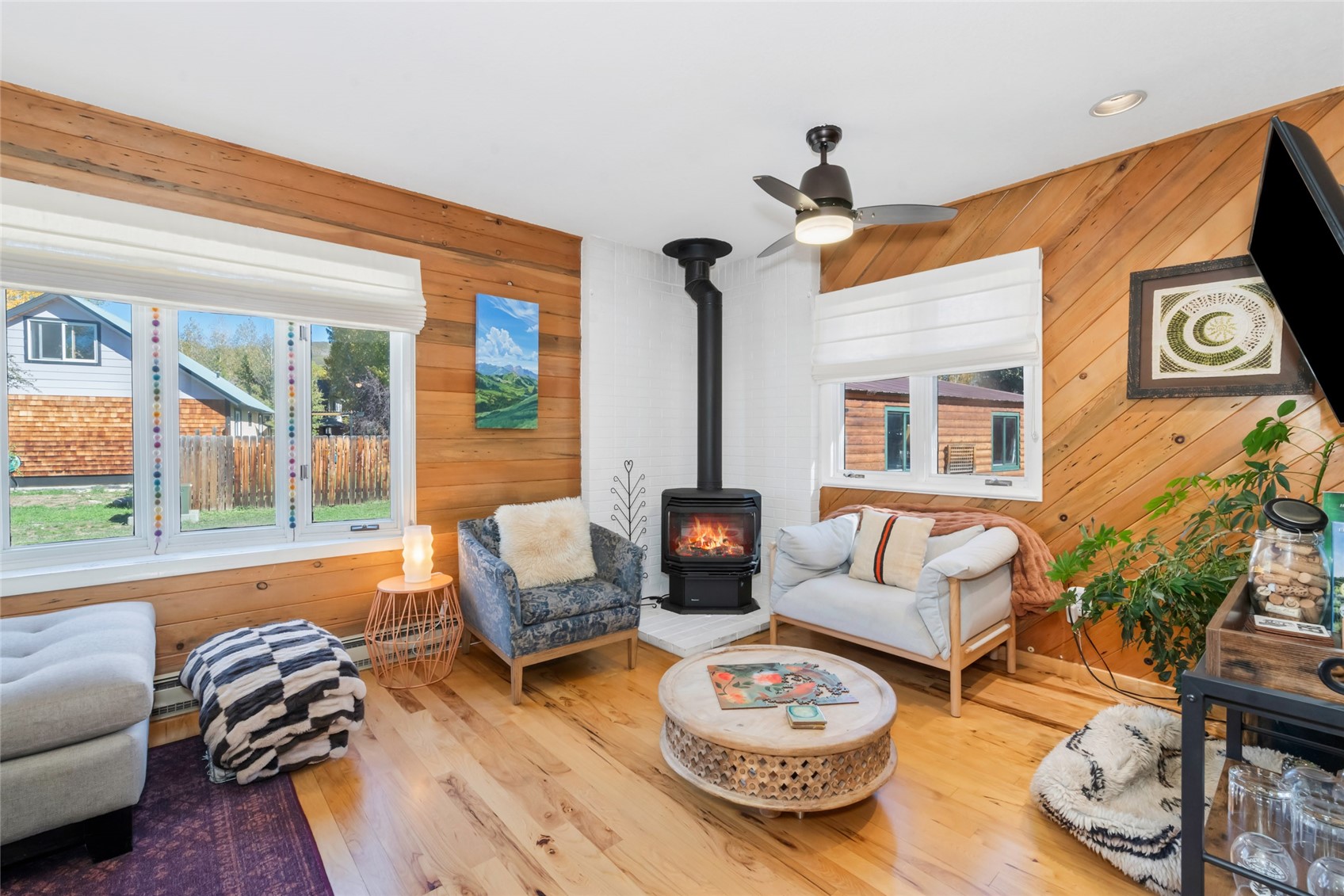 2685 Iris LANE