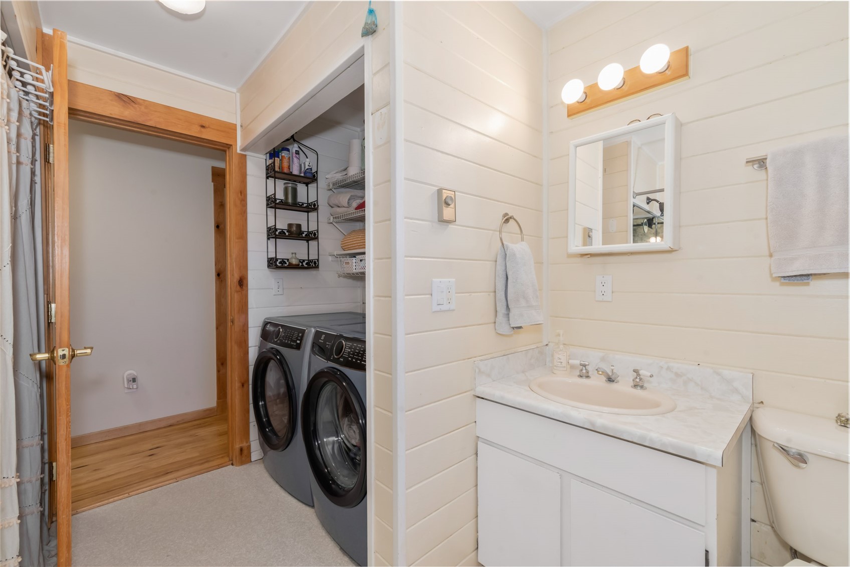 2685 Iris LANE