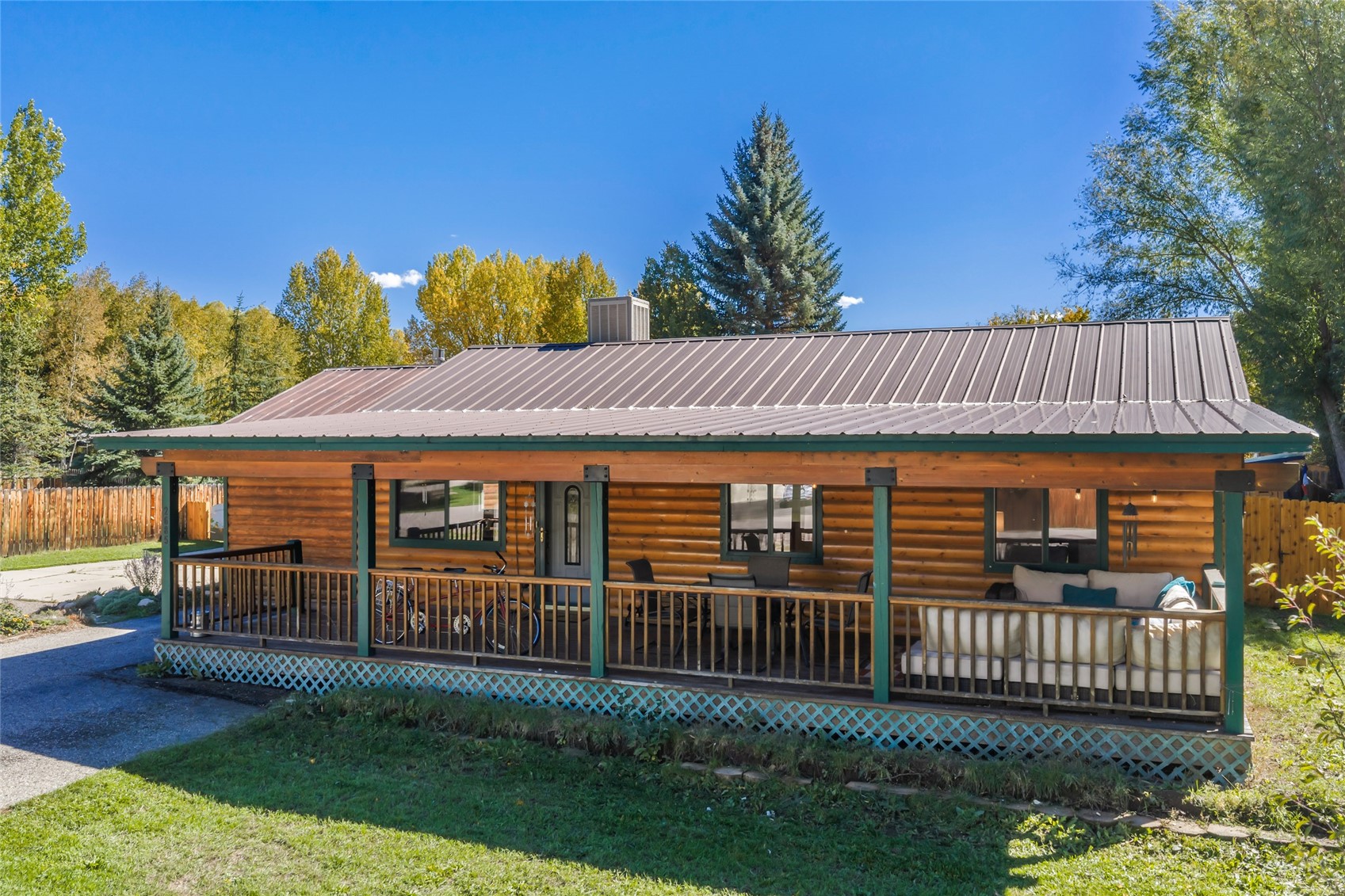 2685 Iris LANE