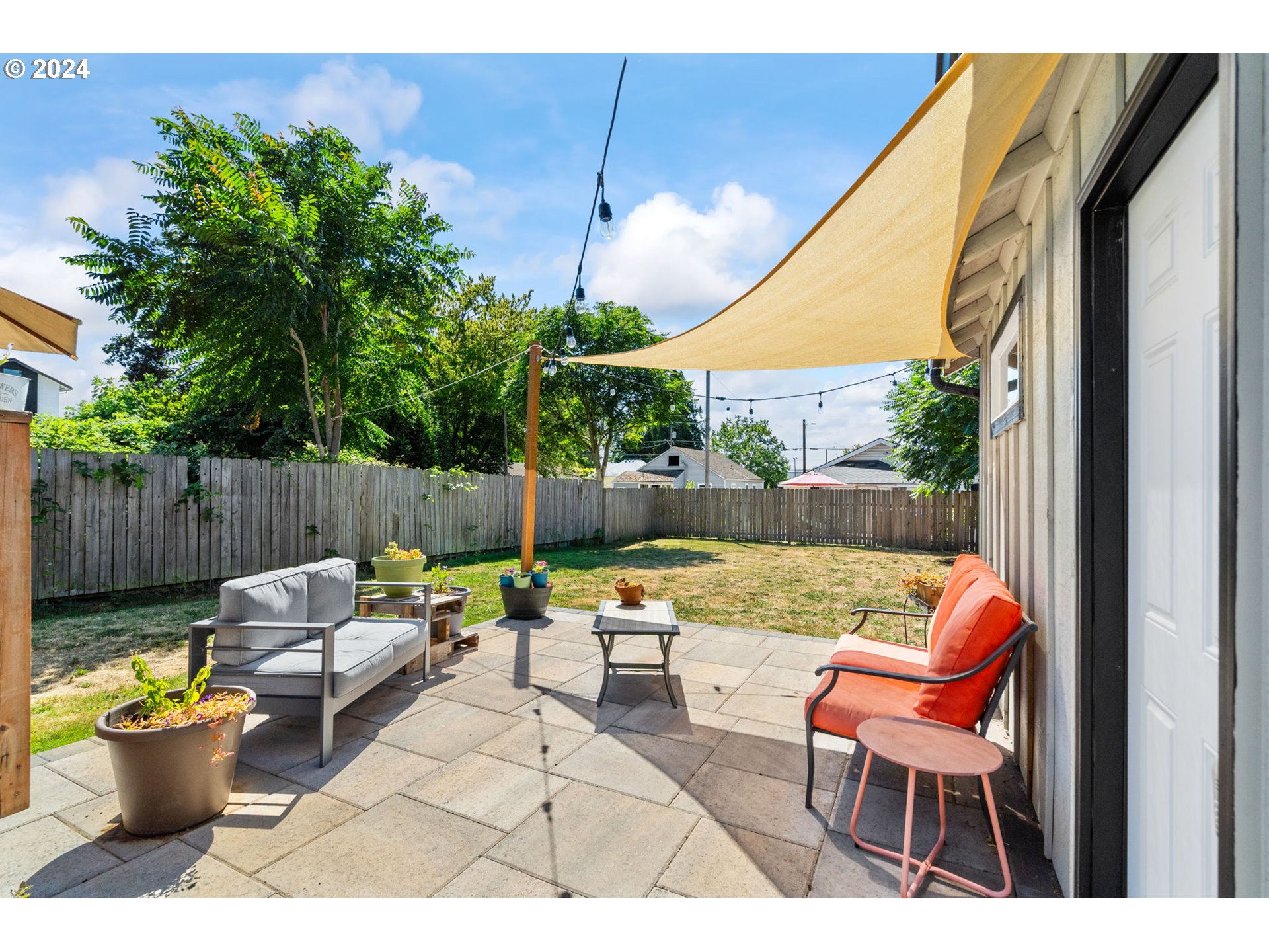 2300 MARKLE AVE