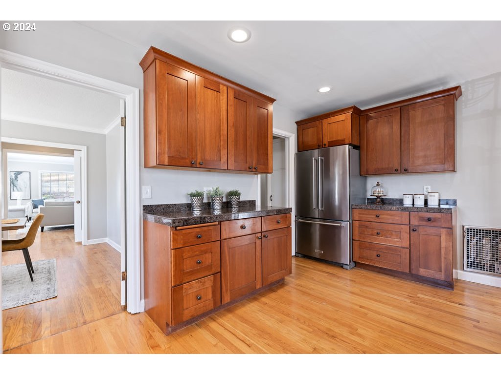 101 E 35TH ST