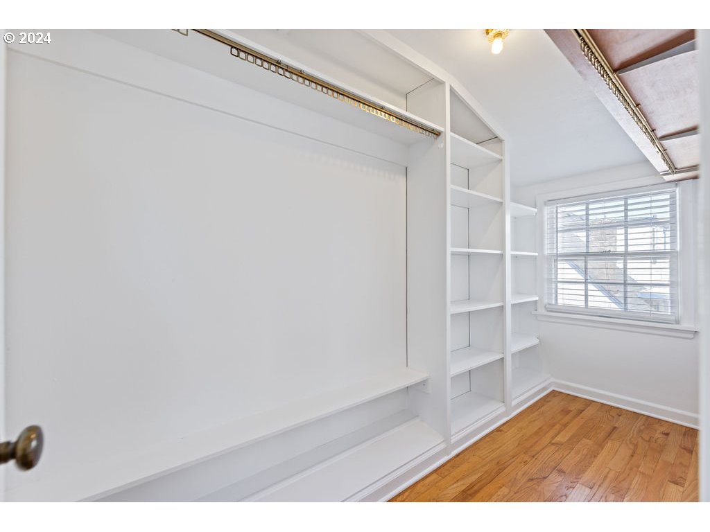 101 E 35TH ST