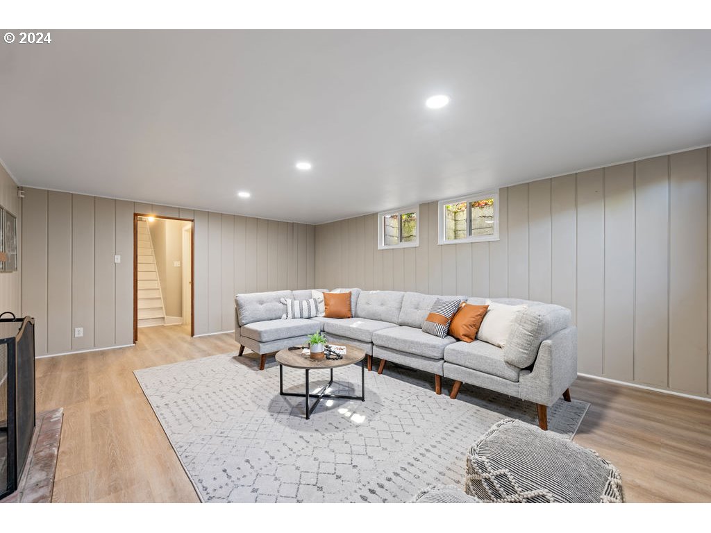 101 E 35TH ST