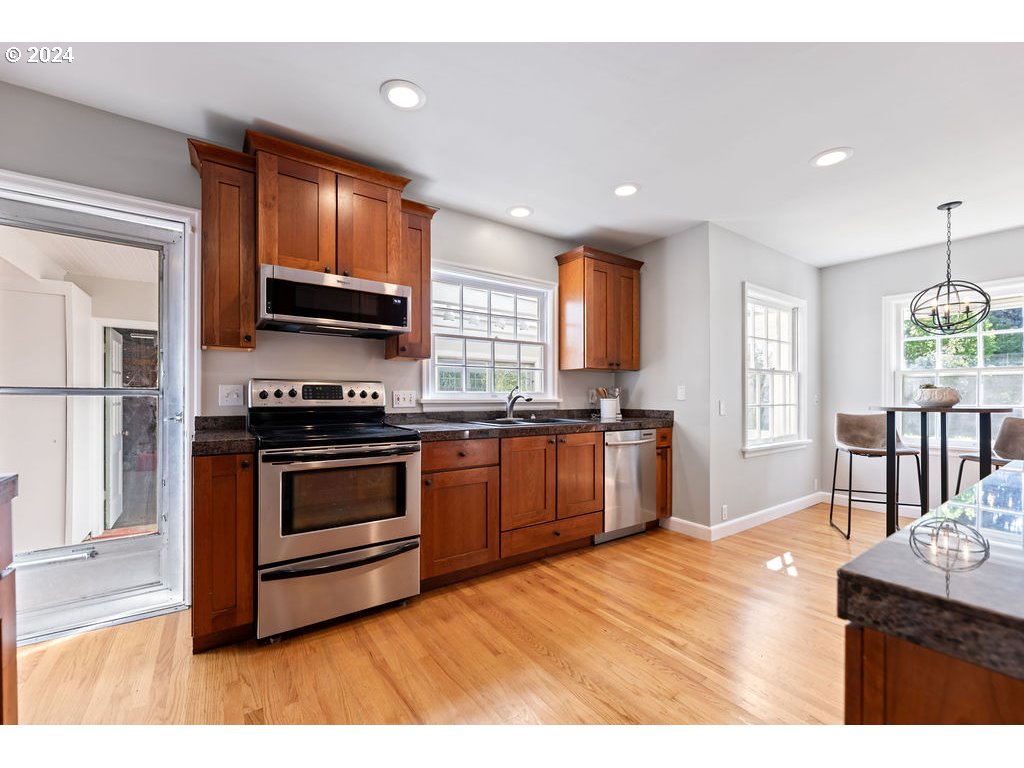 101 E 35TH ST