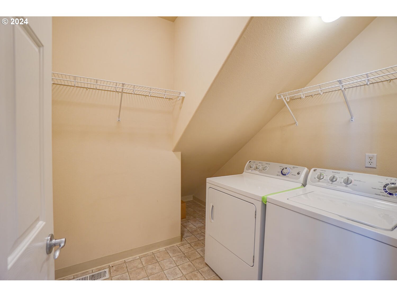 1804 SE 2ND PL