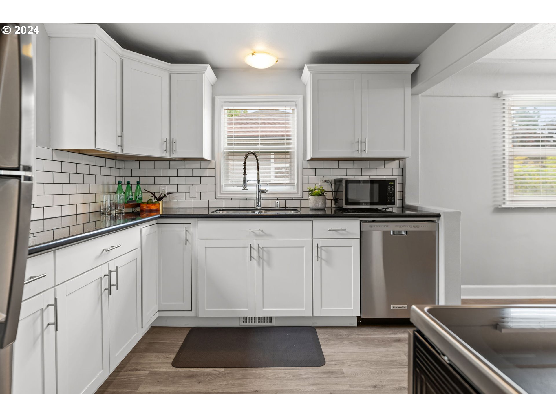 216 E 27TH ST