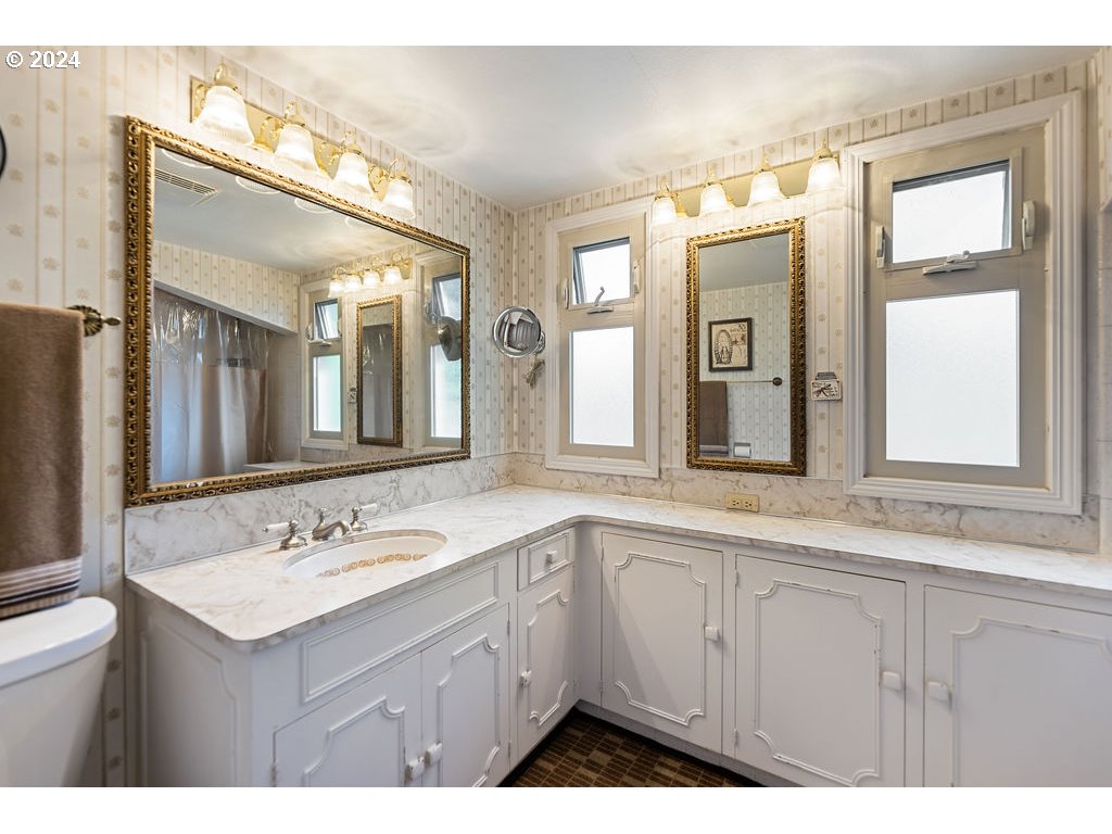 410 W 36TH ST