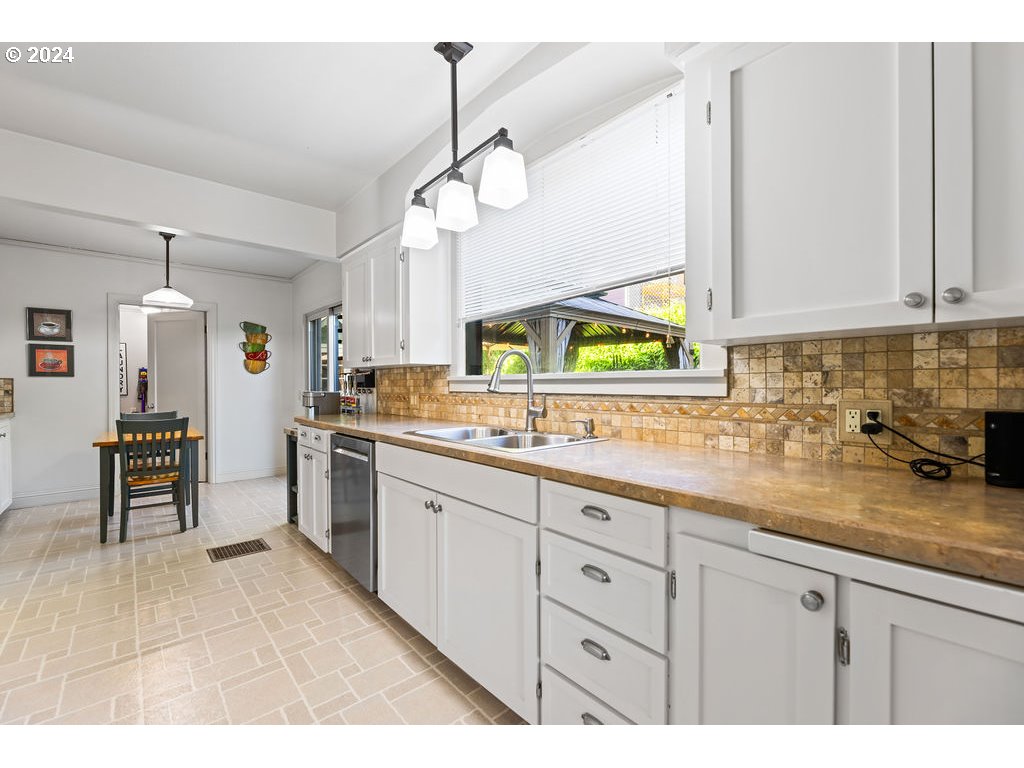 410 W 36TH ST