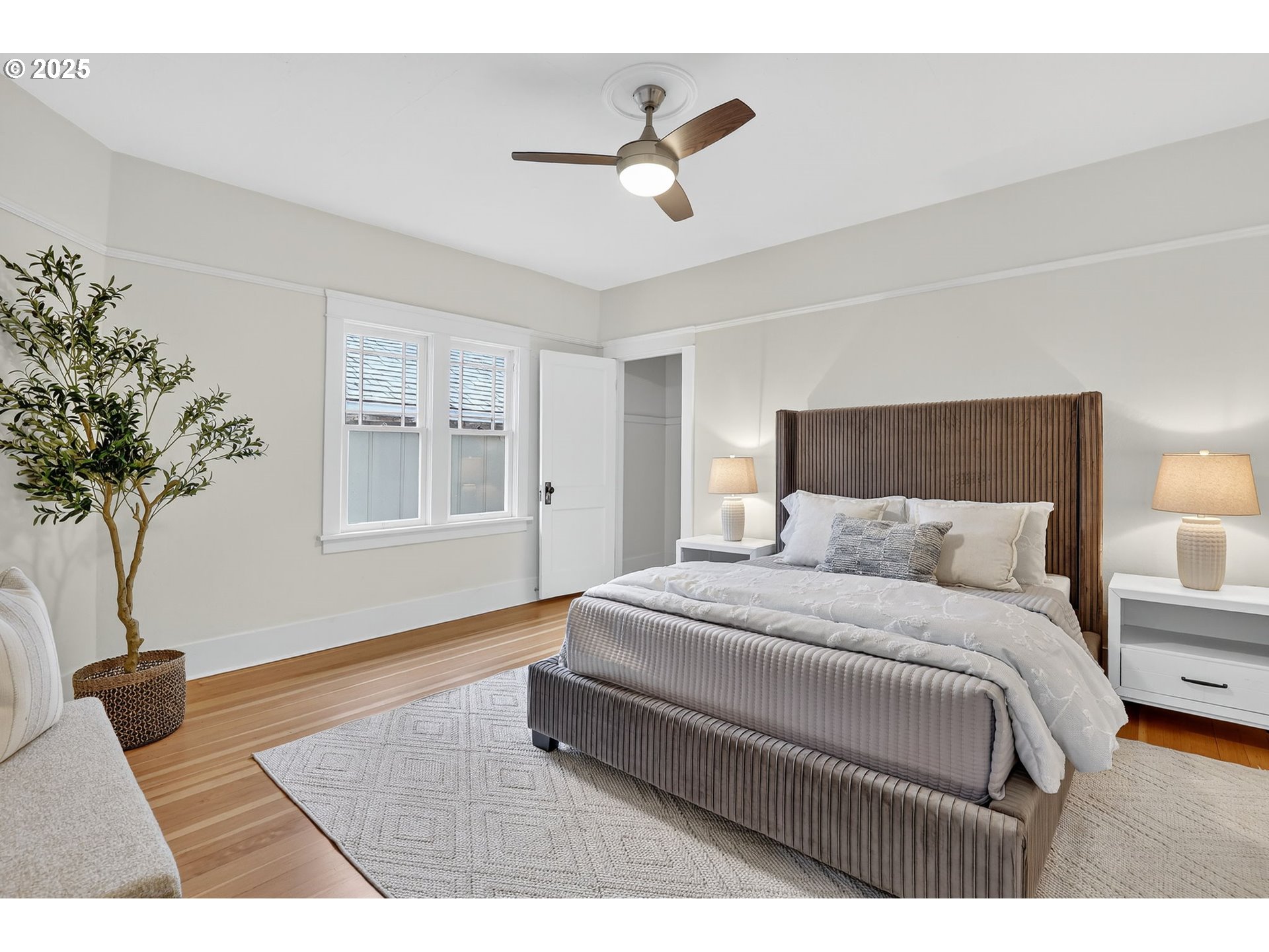 401 W 23RD ST