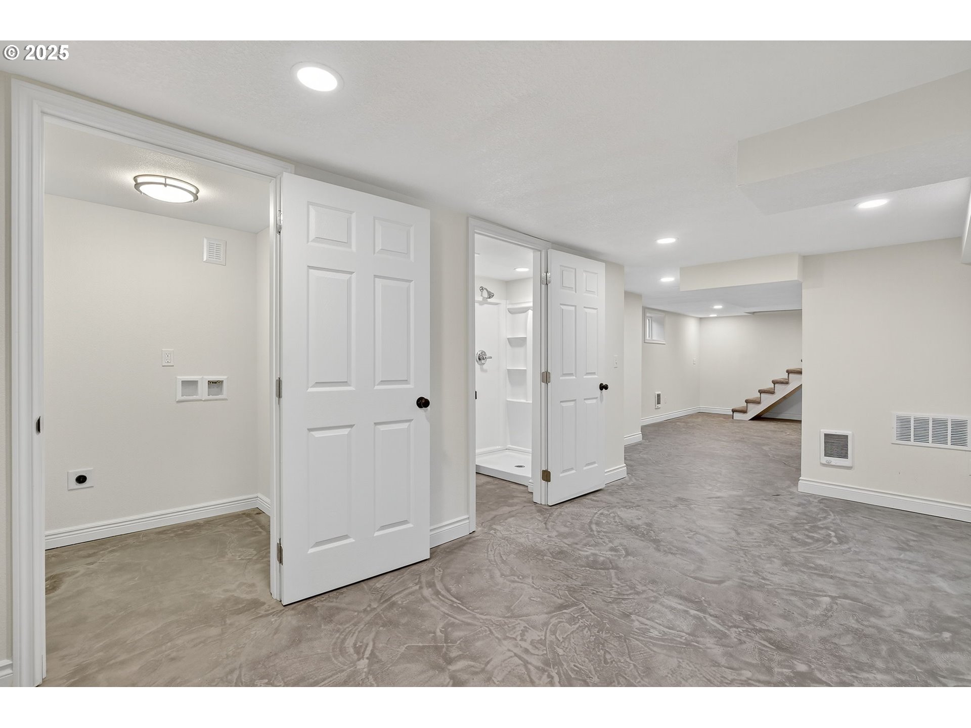 401 W 23RD ST