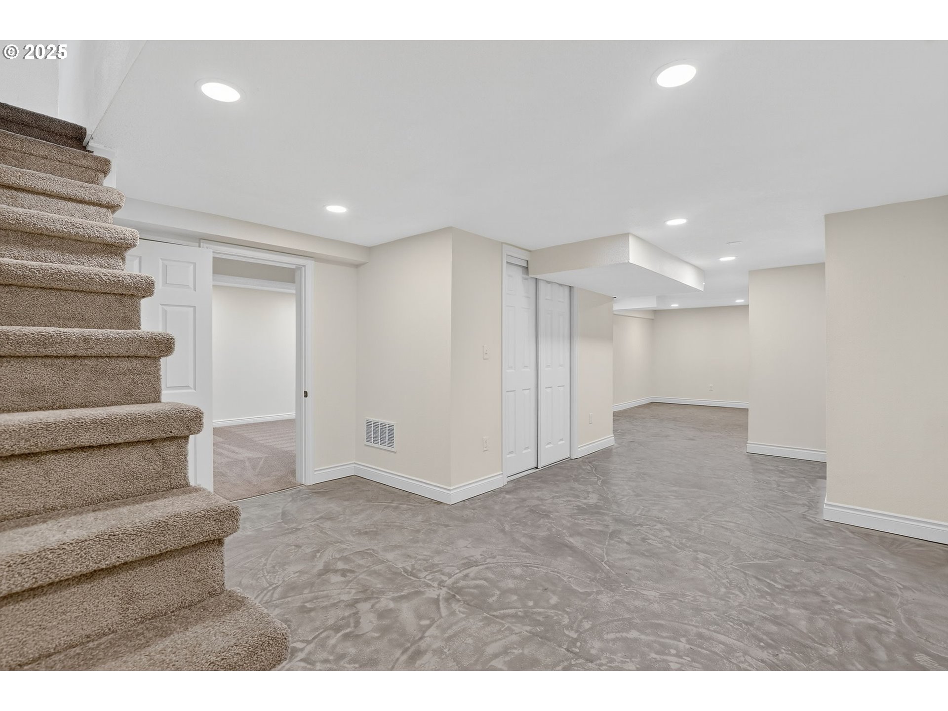 401 W 23RD ST