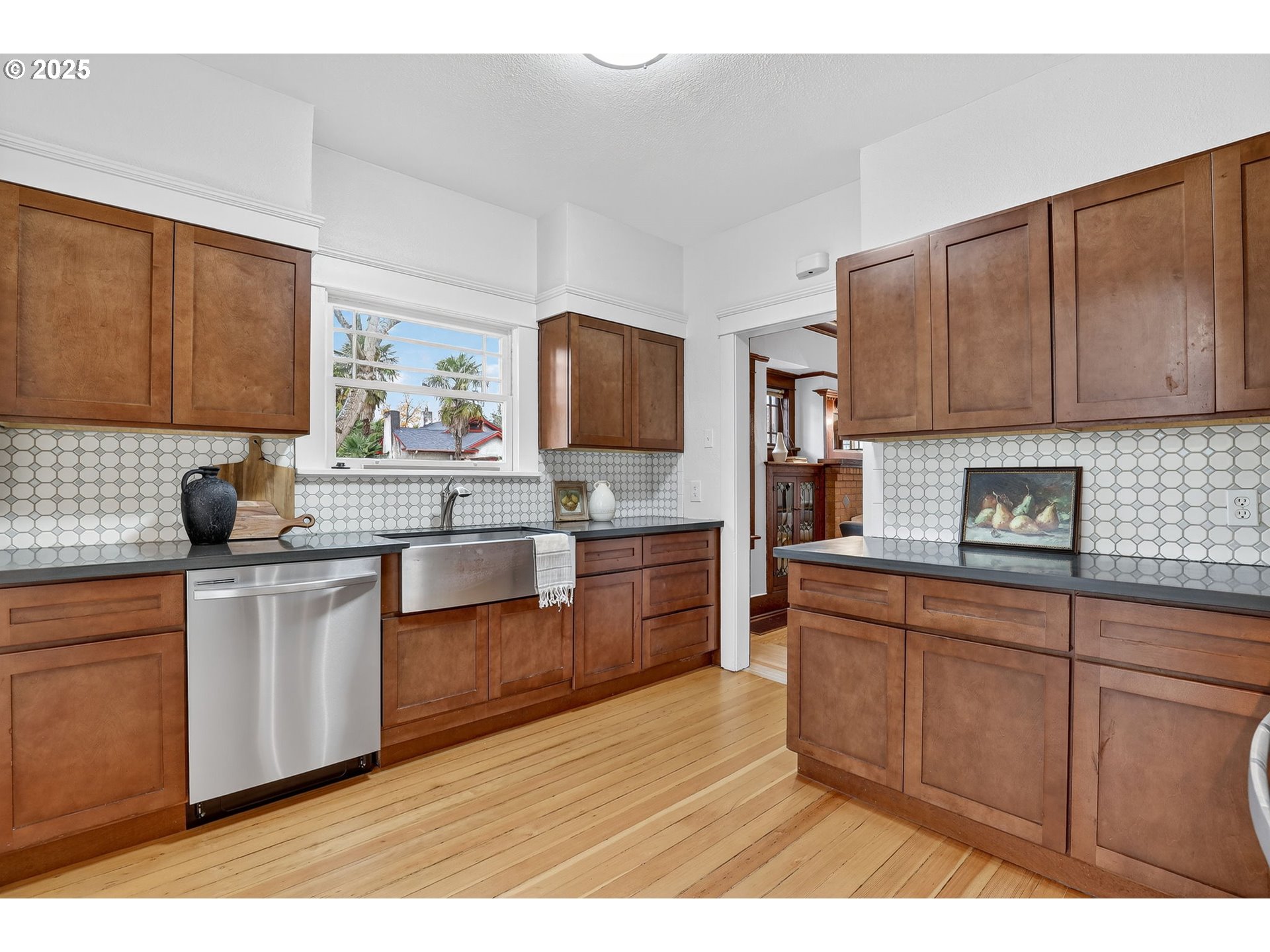 401 W 23RD ST