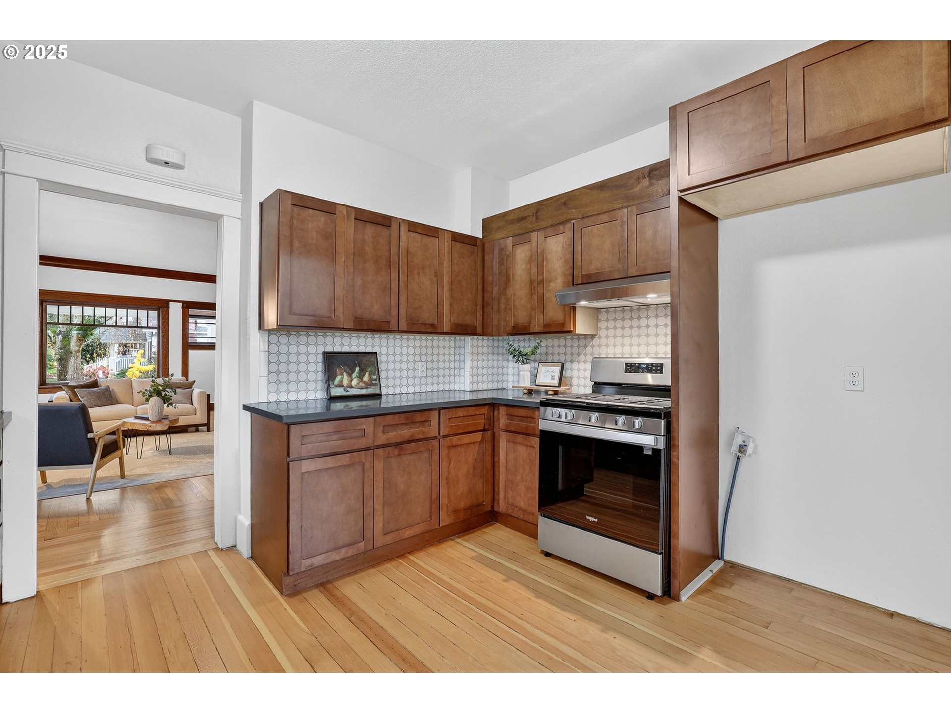 401 W 23RD ST