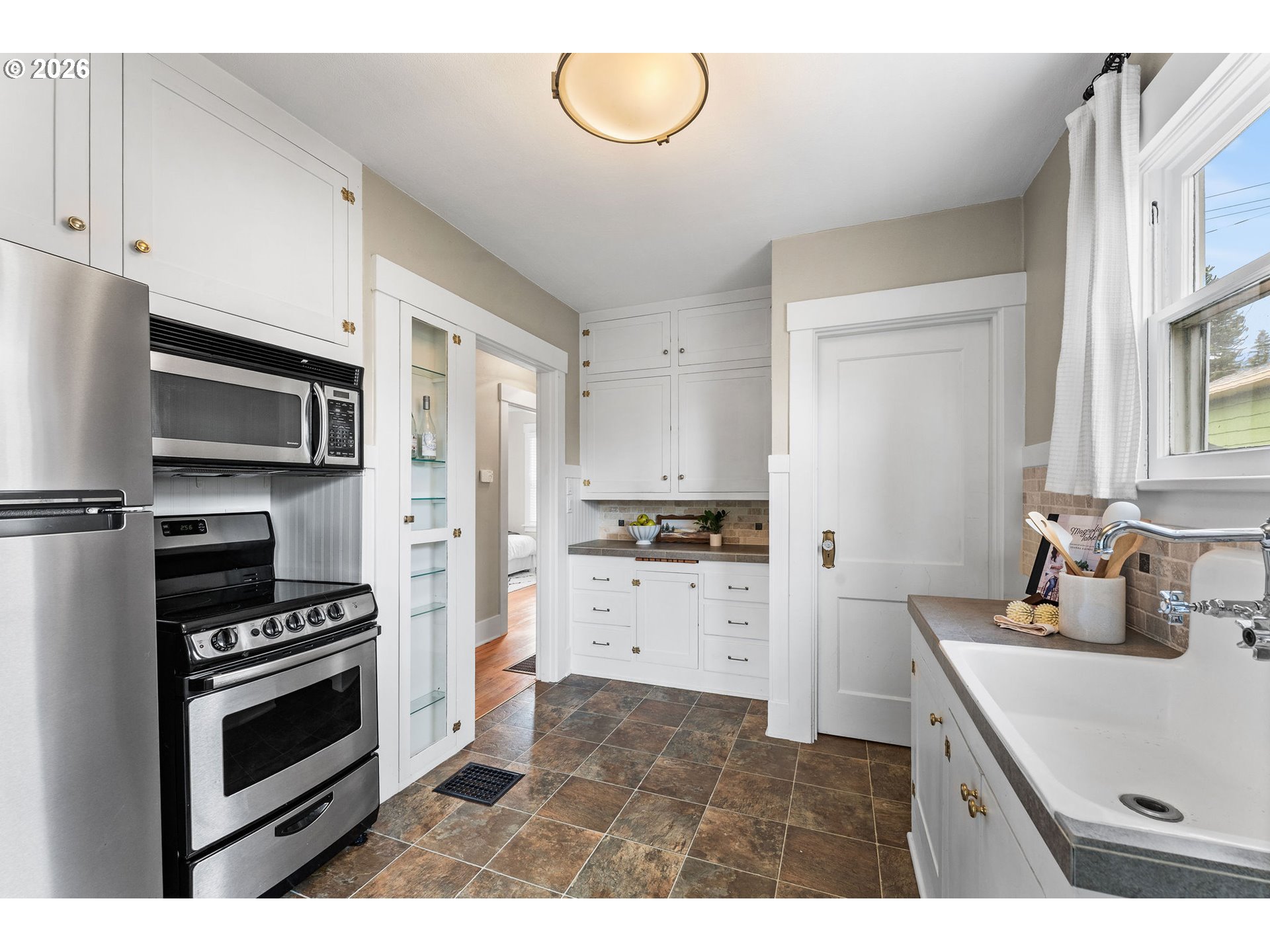 614 W 29TH ST