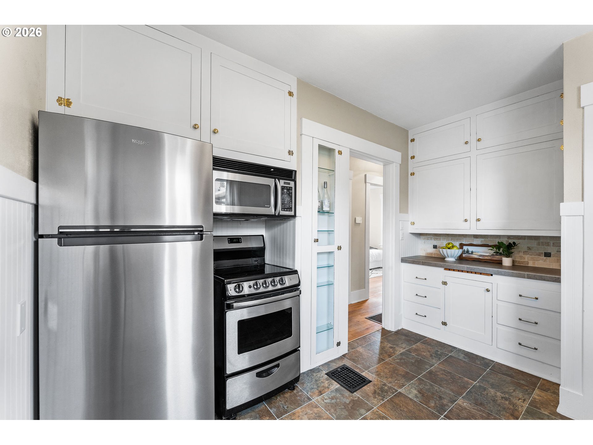 614 W 29TH ST