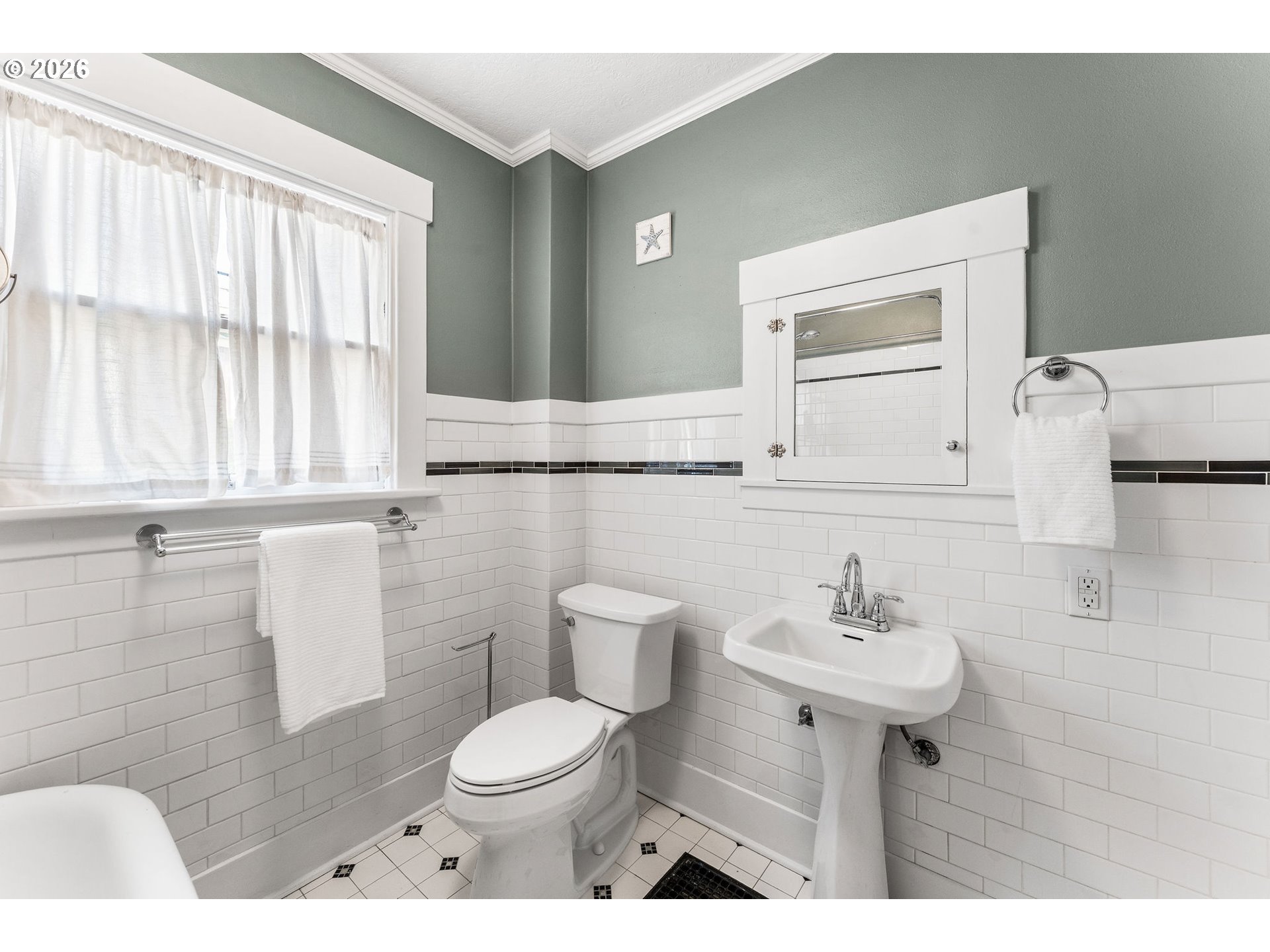 614 W 29TH ST