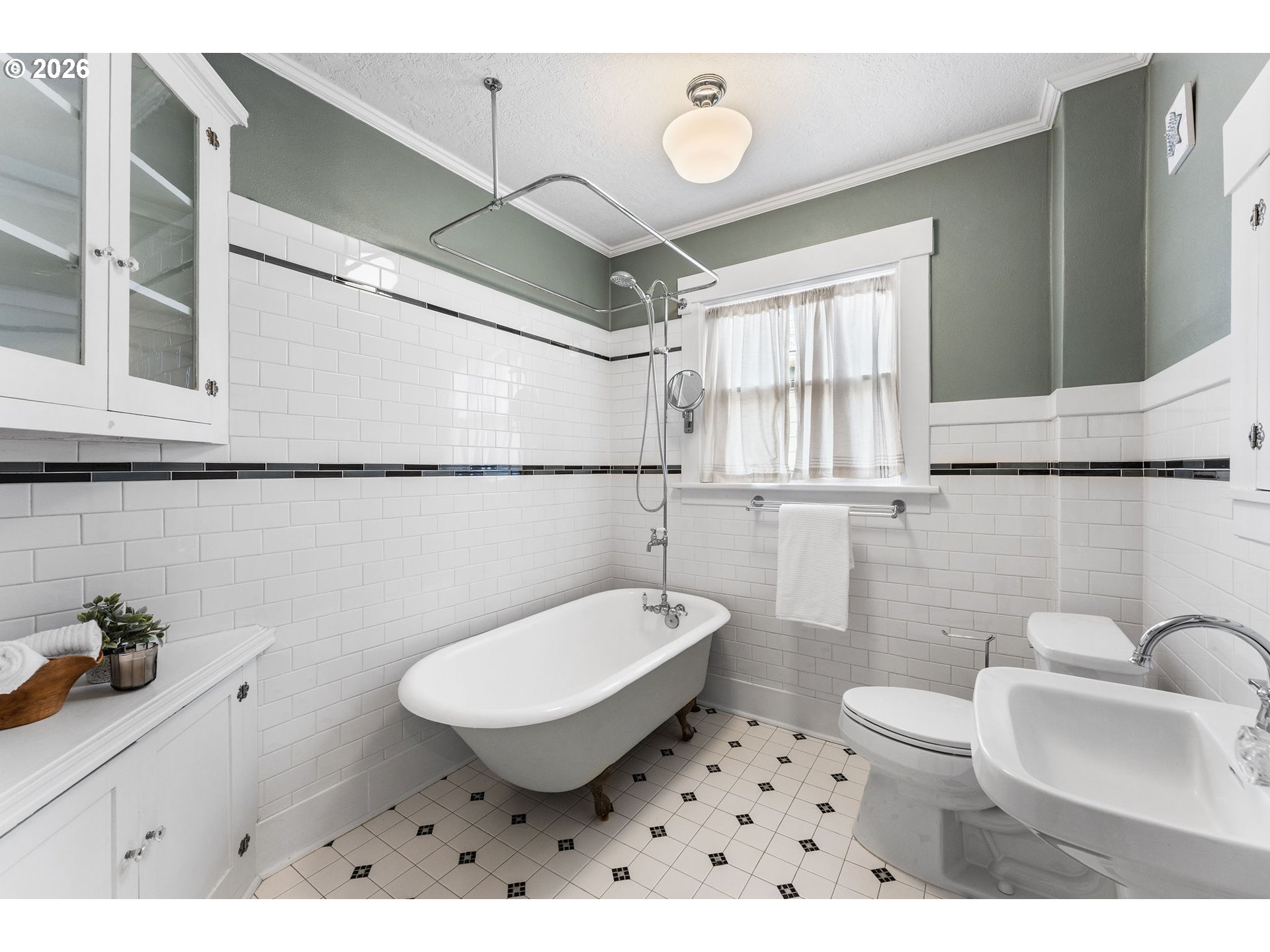 614 W 29TH ST