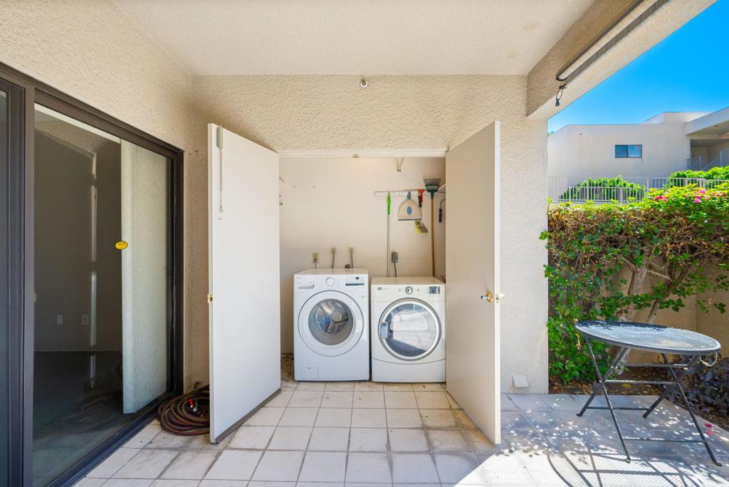 255 S Avenida Caballeros 111