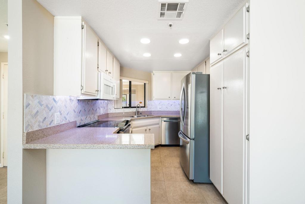 255 S Avenida Caballeros 111