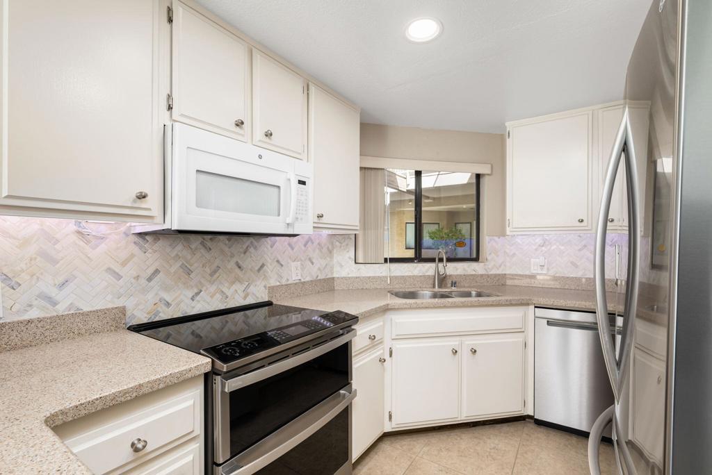 255 S Avenida Caballeros 111