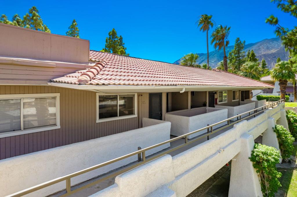 550 N Villa Court 205