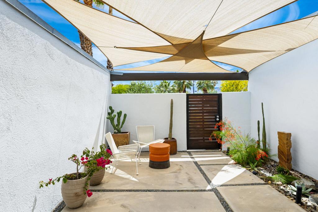 578 E Desert Willow Circle