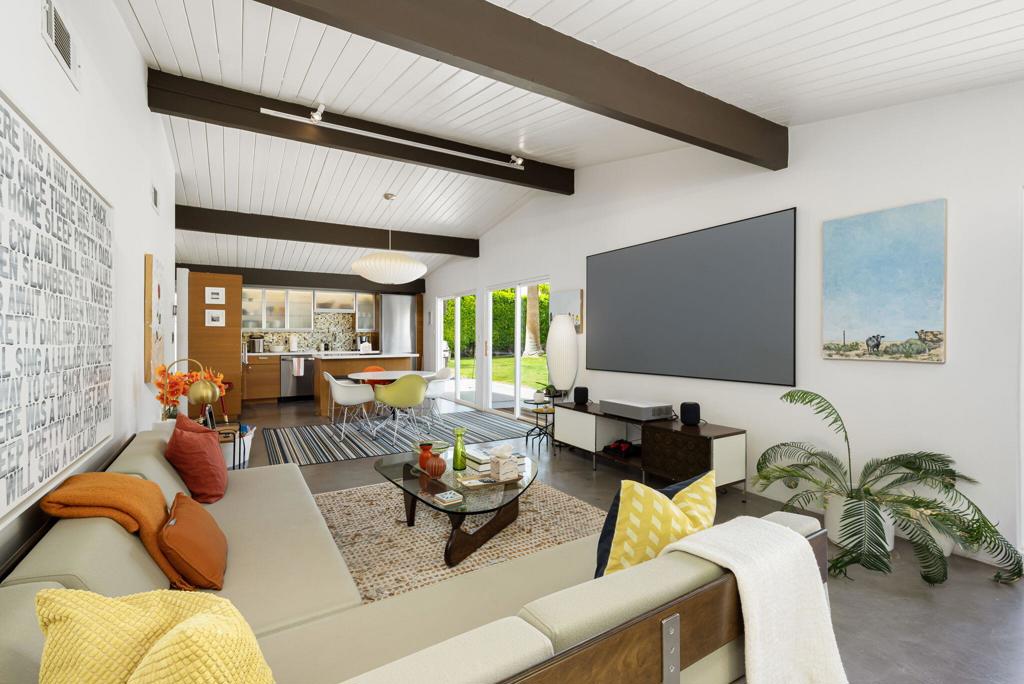 578 E Desert Willow Circle