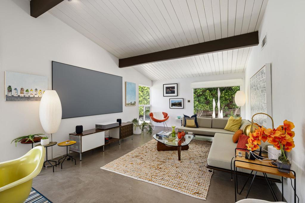 578 E Desert Willow Circle