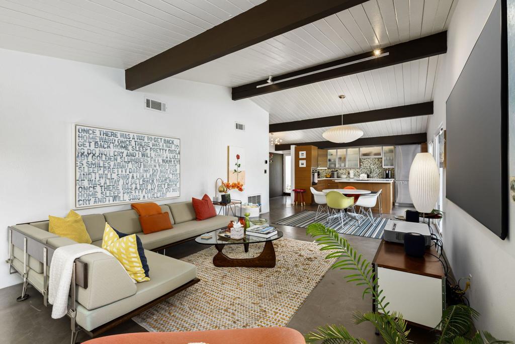 578 E Desert Willow Circle