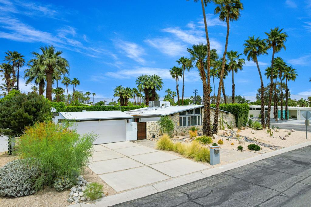 578 E Desert Willow Circle