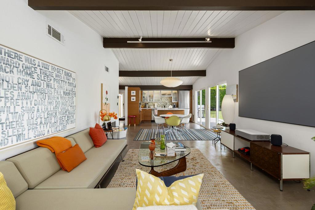 578 E Desert Willow Circle