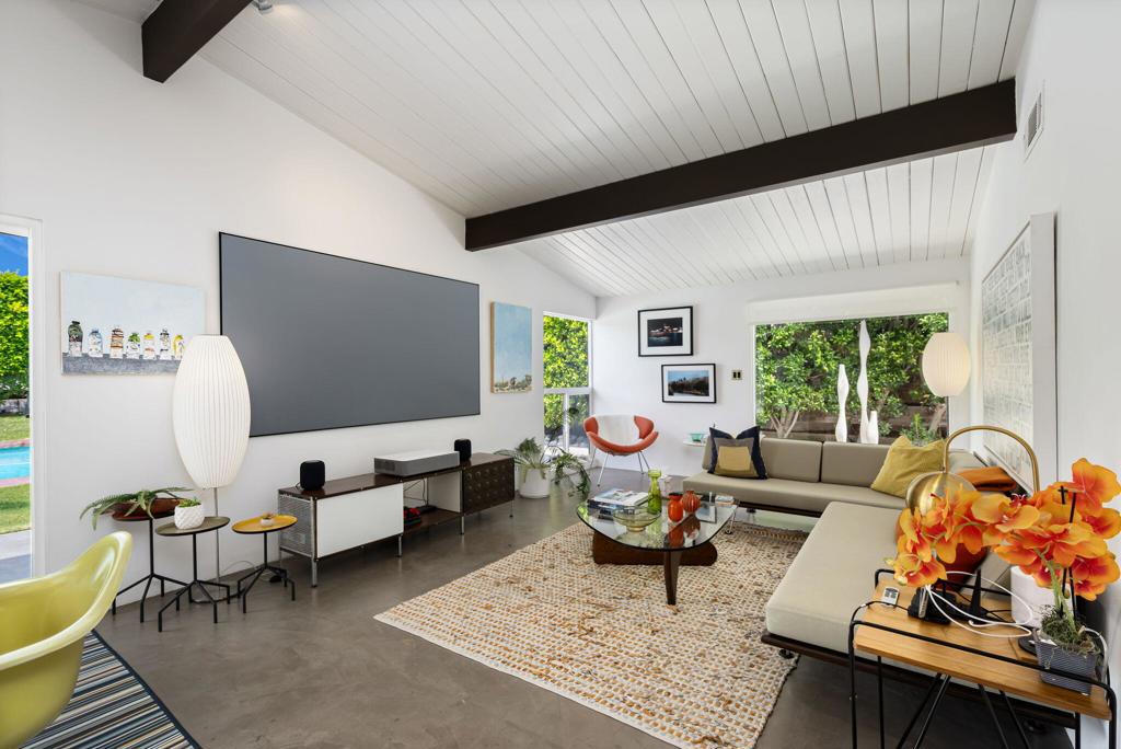 578 E Desert Willow Circle