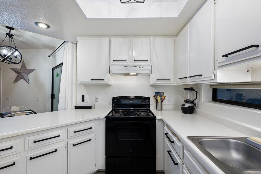 255 S Avenida Caballeros 302