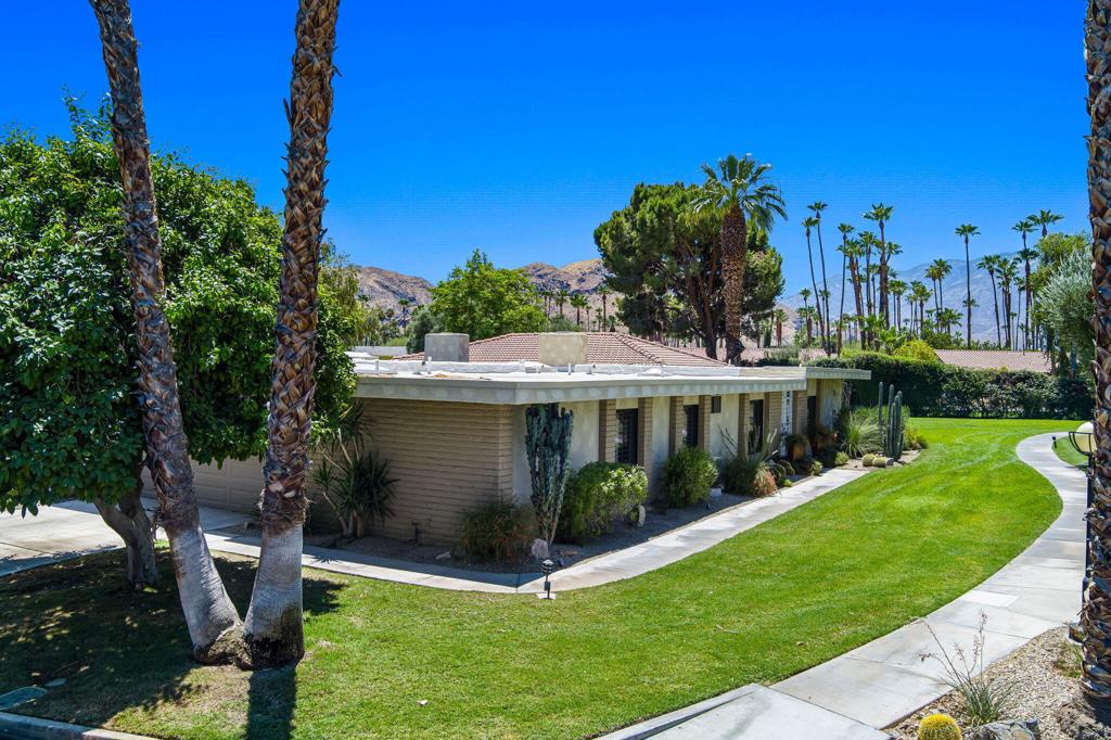 2411 S Oakcrest Drive
