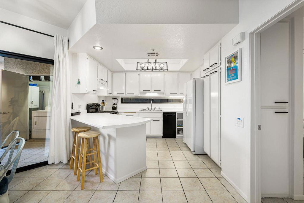 255 S Avenida Caballeros 302