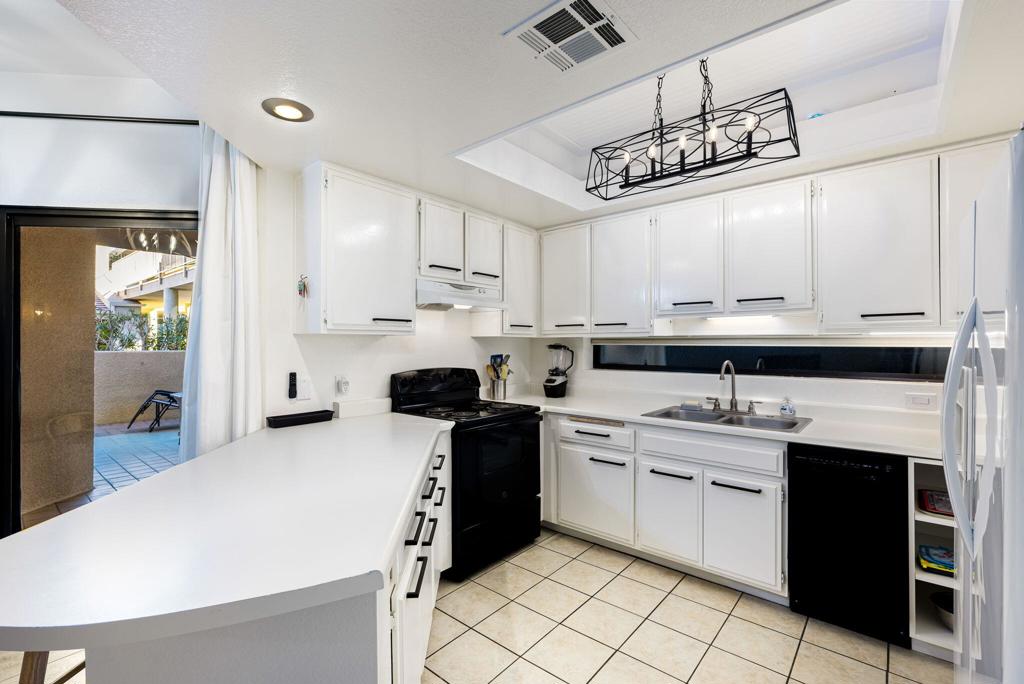 255 S Avenida Caballeros 302