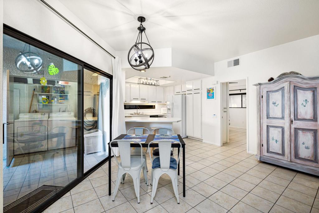 255 S Avenida Caballeros 302