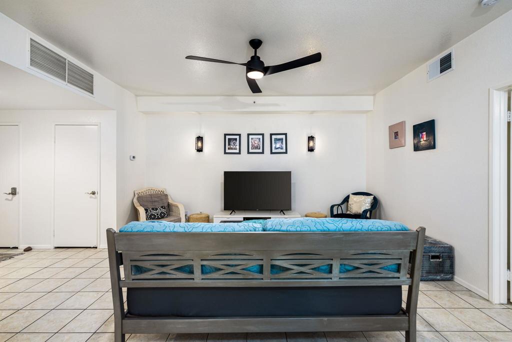 255 S Avenida Caballeros 302