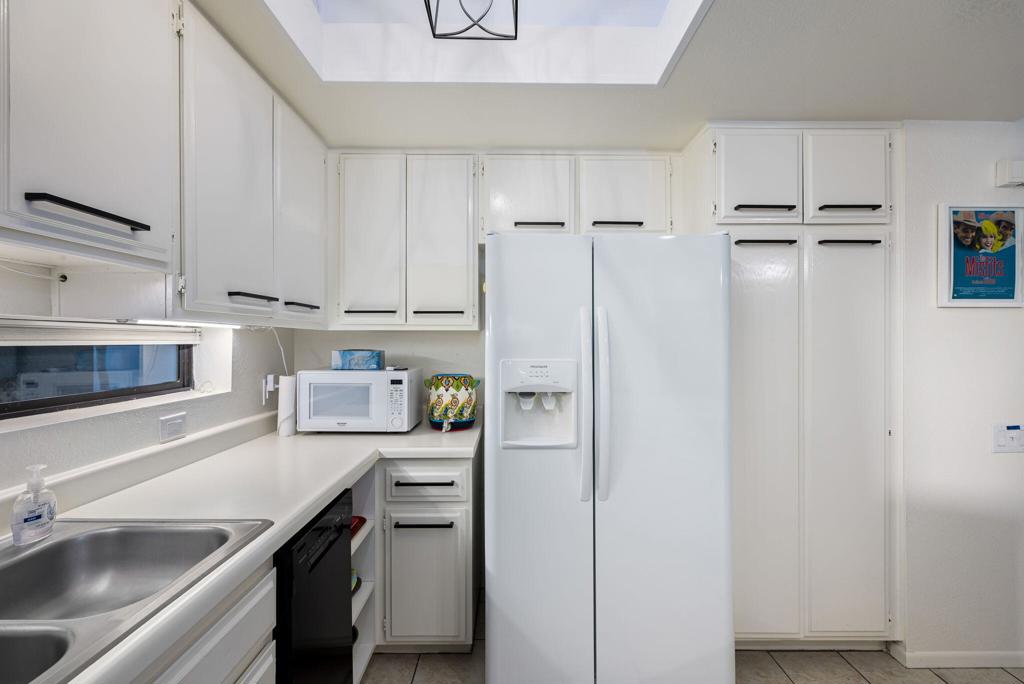 255 S Avenida Caballeros 302