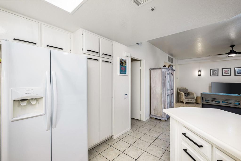 255 S Avenida Caballeros 302