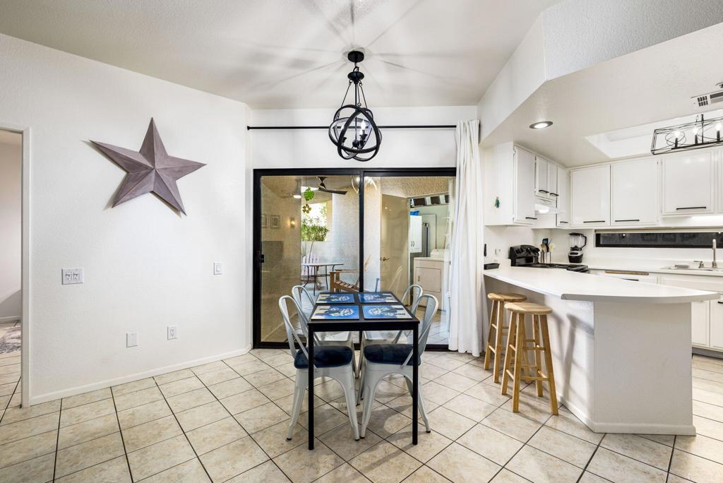 255 S Avenida Caballeros 302