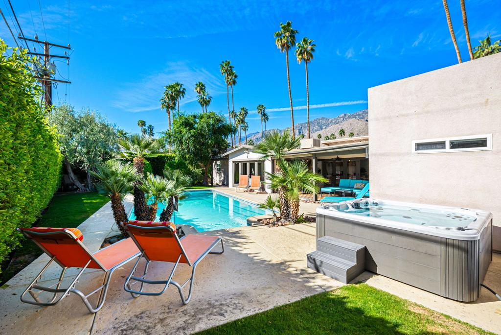 1090 S Calle De Maria