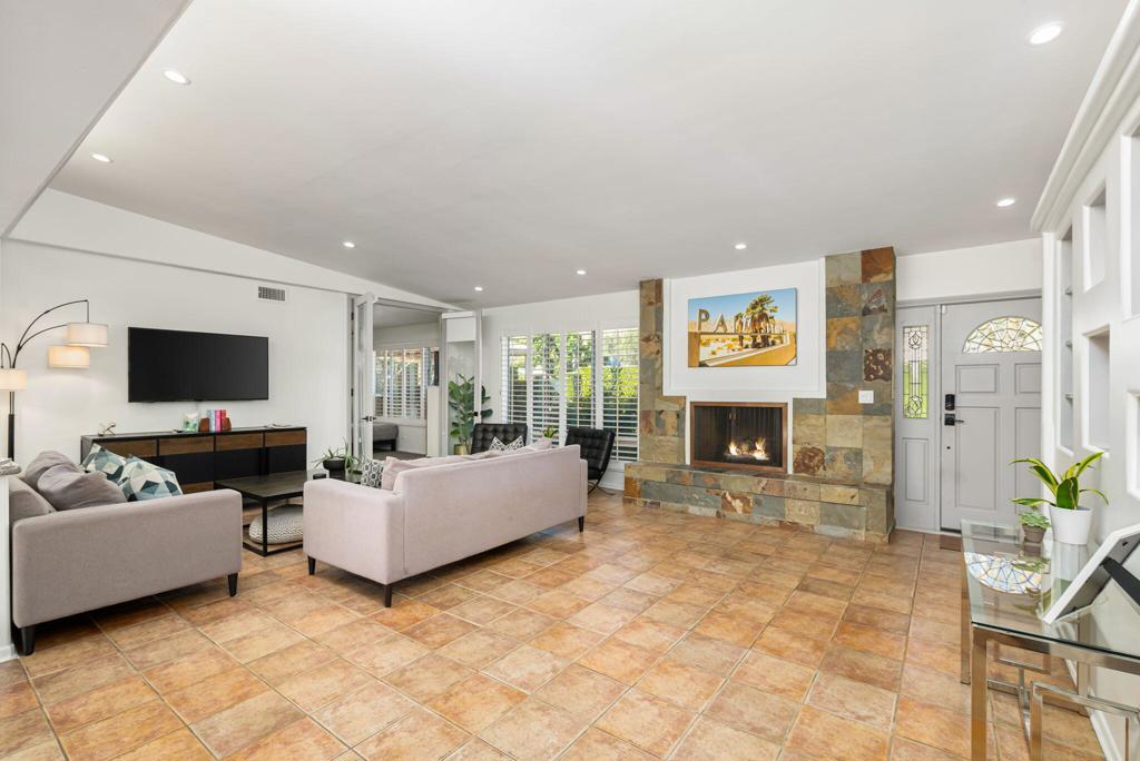 1090 S Calle De Maria